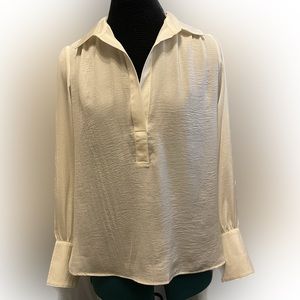 NWT Banana Republic winter white collar blouse. Size: Small Petite